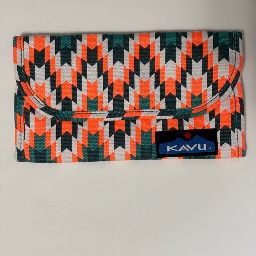 NWOT KAVU Big Spender Tri-fold Wallet Clutch Travel Organizer “one of a kind”